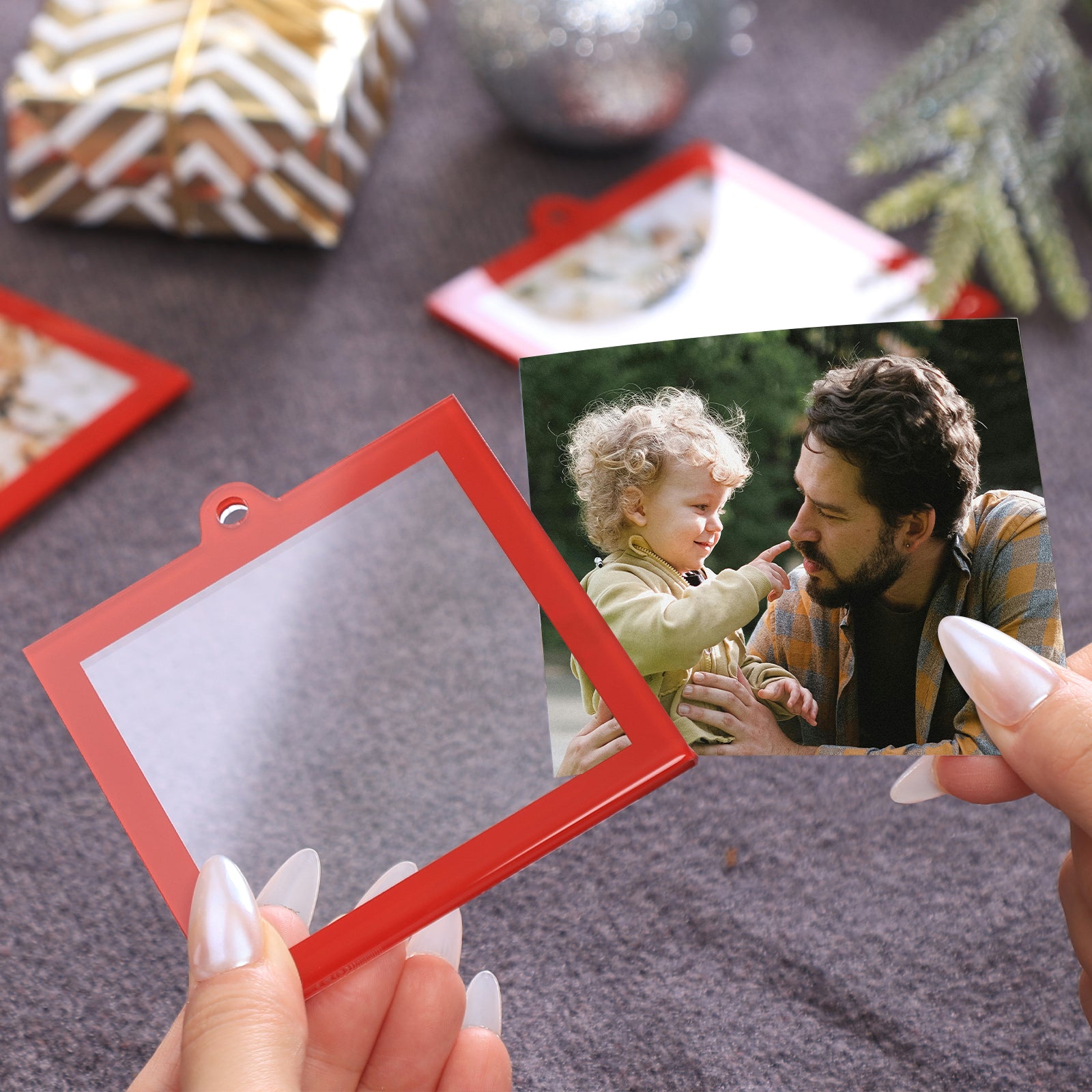 UNIQOOO 6Pcs 3.2 x 3.2 inch Christmas Acrylic Red Photo Frame Ornaments for Display Picture